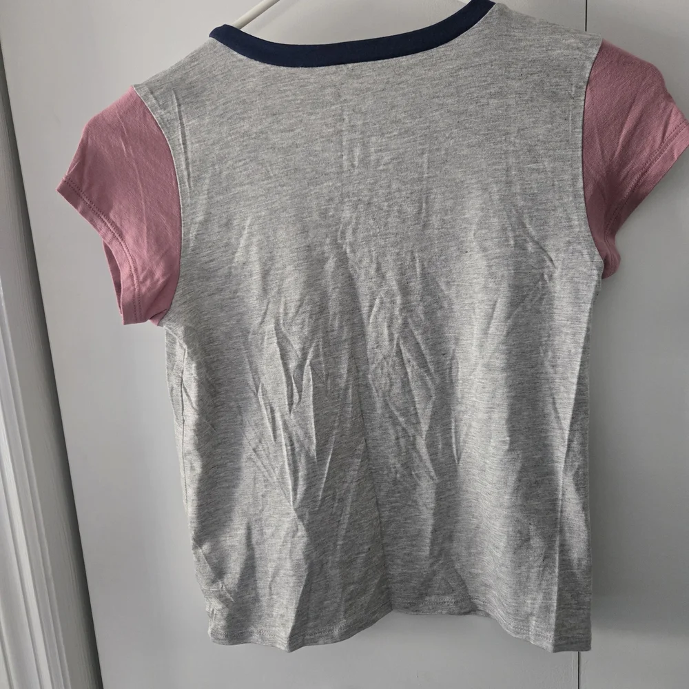 American Eagle Outfitters Grey Tee with Pink Sleeves and Navy Trim - Picture 4 of 5